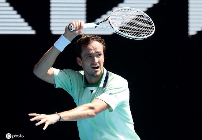 34+4+9+5!首秀就炸了,东契奇!